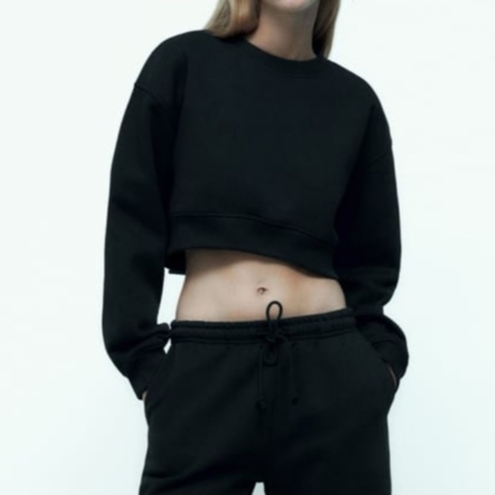Zara | Cropped black sweatshirt jumper